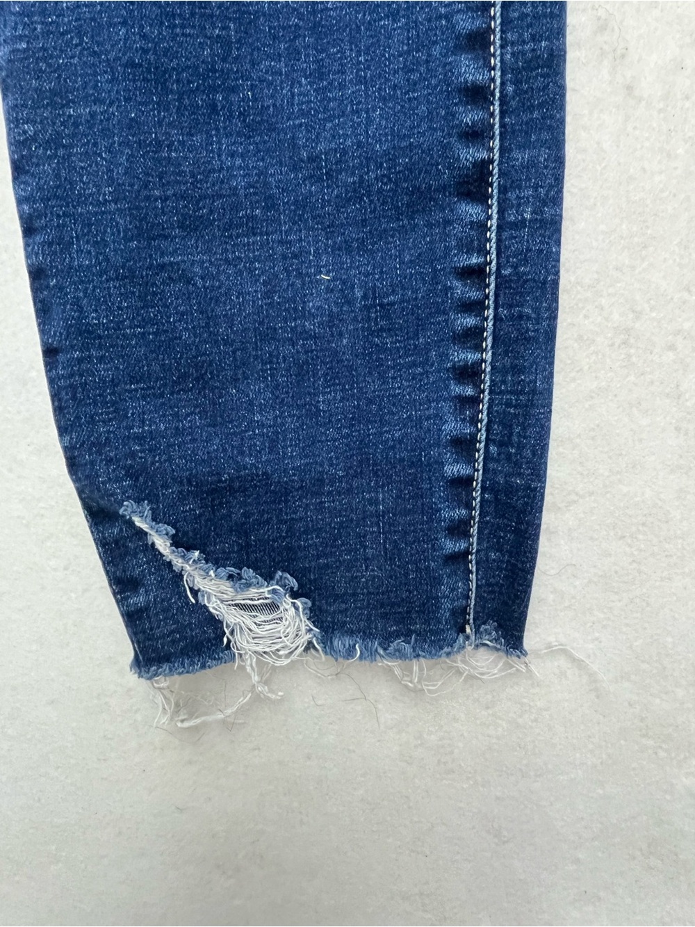 BKE Payton Women’s Medium Wash Distressed Raw Hem Denim Ankle Skinny Jeans 34x27 - Picture 2 of 14